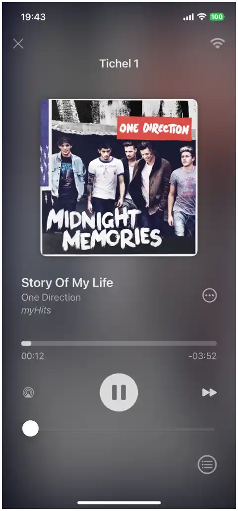 Tichel Radio player interface